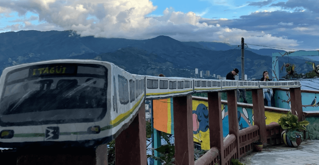 1. La Montaña que Piensa