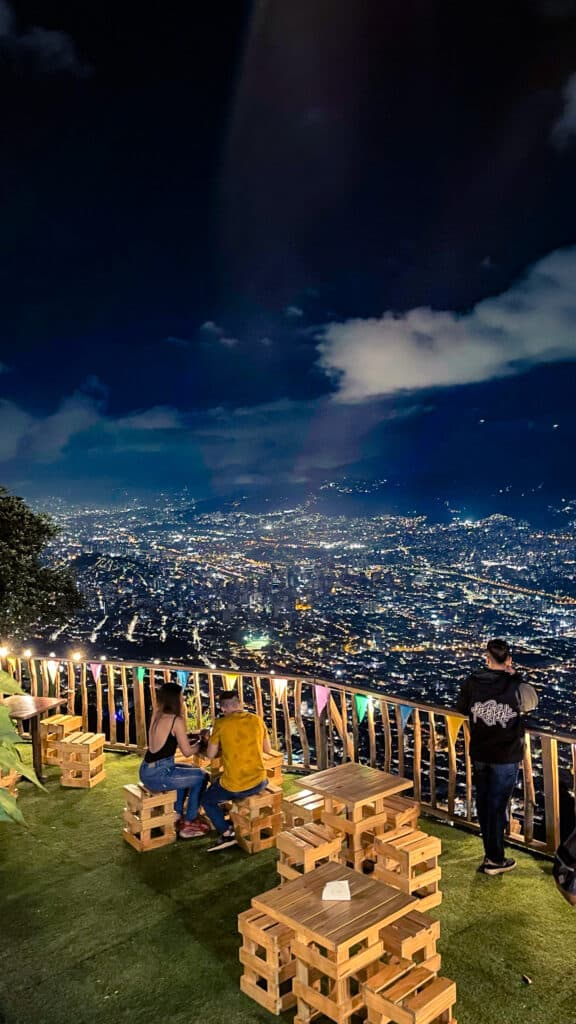 1. El Encanto